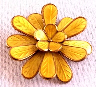 SJ33 Norway sterling yellow enamel flower pin